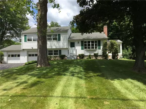 8 Long View Dr, Simsbury, CT 06070