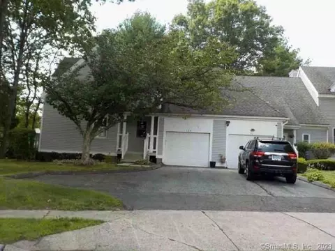 104 Grinnell St, Milford, CT 06461