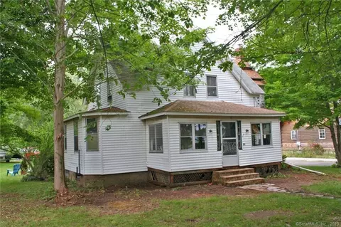 69 N Main St, East Hampton, CT 06424