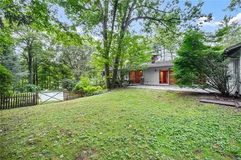 192 Bayberry Rd, New Canaan, CT 06840