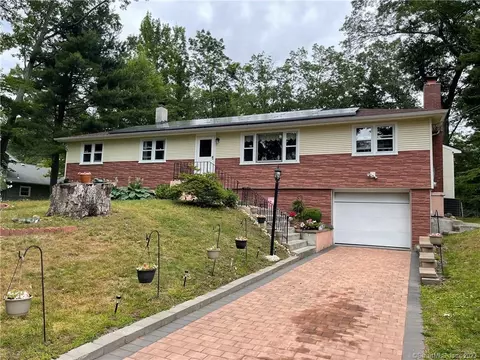 16 Elizabeth Rd, Hamden, CT 06518
