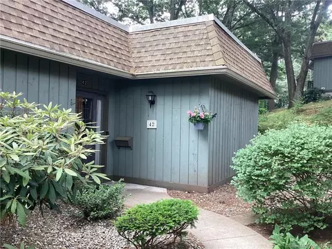 42 Hickory Hl #42, Southington, CT 06489