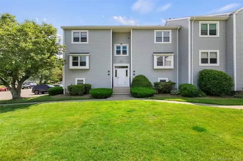 28 Carriage Dr #28, Milford, CT 06460