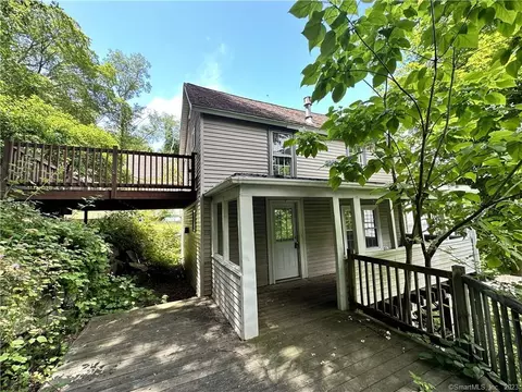22 York Ave, Norwich, CT 06360