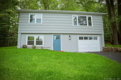 102 Short Beach Rd, Branford, CT 06405