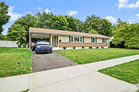 101 Morgan Ln, Hamden, CT 06518