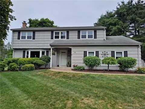 12 Munnisunk Dr, Simsbury, CT 06070