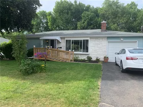 99 Dan Parker Dr, Waterbury, CT 06704