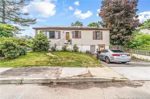 883 Pearl Lake Rd, Waterbury, CT 06706