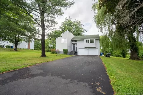 16 Cardston Cir, Windsor, CT 06095
