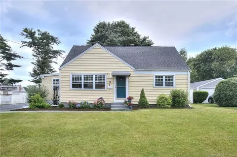 19 Breakneck Ln, Milford, CT 06460