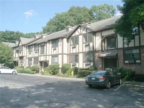 50 Aiken St #164, Norwalk, CT 06851