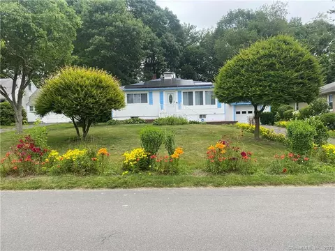 120 Mapleridge Dr, Waterbury, CT 06705