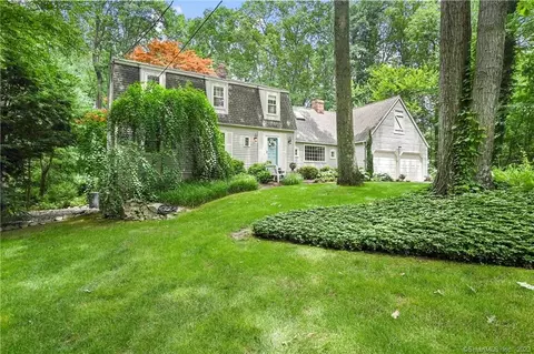 22 Powder Mill Ln, Trumbull, CT 06611