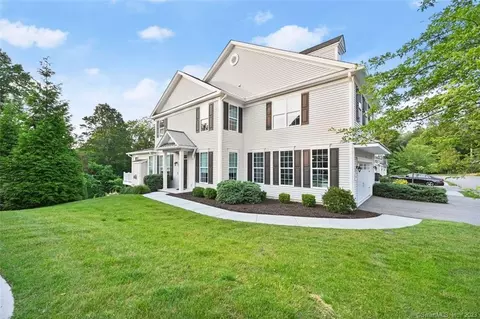 9 Wilderswood Way #9, Danbury, CT 06810