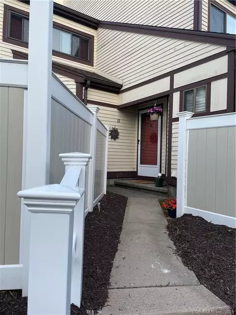 81 Main St #10B, Branford, CT 06405