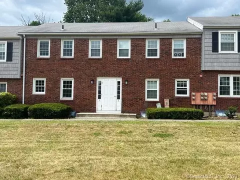 9 Old Farms Ln #9, New Milford, CT 06776