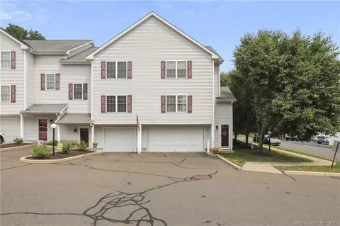 11 Mannions Ln #30, Danbury, CT 06810