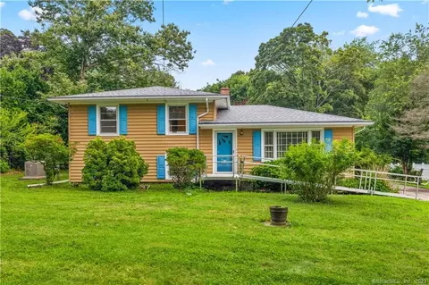 31 Rankin Ct, Montville, CT 06382