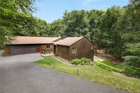 9 Black Cherry Ln, Newtown, CT 06482