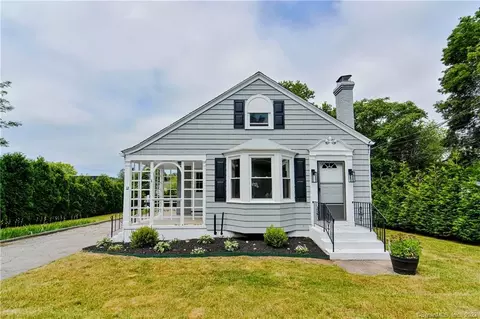 12 Tremont St, Waterford, CT 06385