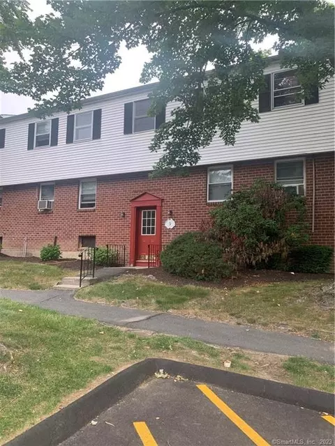 9 Fairview Dr #3, Danbury, CT 06810