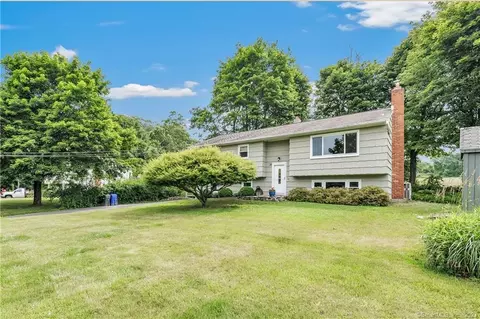 18 Carriage Dr, New Milford, CT 06776