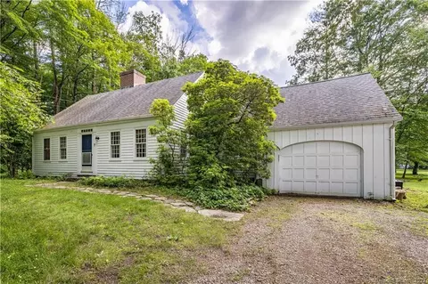 7 Storrs Heights Rd, Mansfield, CT 06268