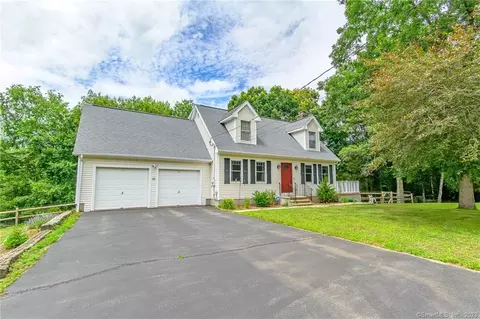 11 Oak Ridge Dr, Colchester, CT 06415