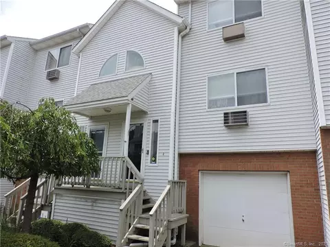 925 Oronoke Rd #13F, Waterbury, CT 06708
