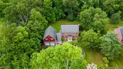 104 Long Meadow Hill Rd, Brookfield, CT 06804