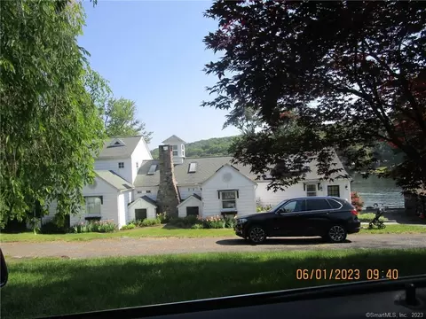 17 Cedar Dr, Danbury, CT 06811
