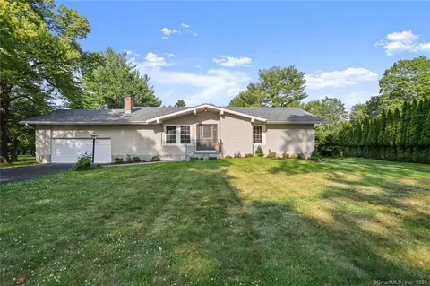 1054 Daniels Farm Rd, Trumbull, CT 06611