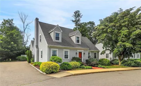 15 Rosebud Dr #15, Trumbull, CT 06611