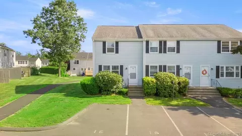 16 Meadowrue Dr #16, Glastonbury, CT 06033
