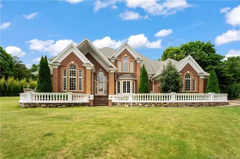 10 Centerview Rd, Woodbridge, CT 06525