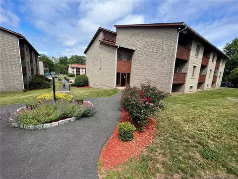 18 Prospect St #79, Manchester, CT 06040
