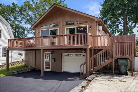 26 Avery Ct, New London, CT 06320