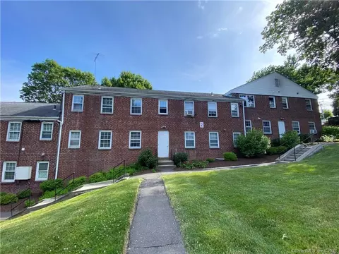 29 Clarmore Dr #2B, Norwalk, CT 06850