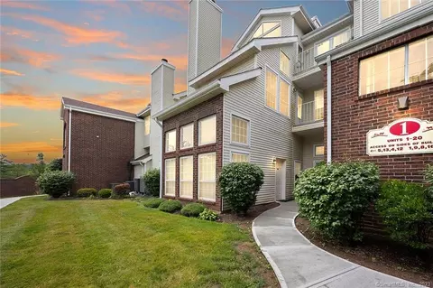 3 Carriage Crossing Ln #3, Middletown, CT 06457