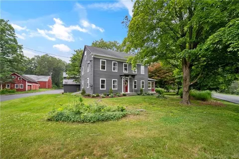57 West St, Newtown, CT 06470