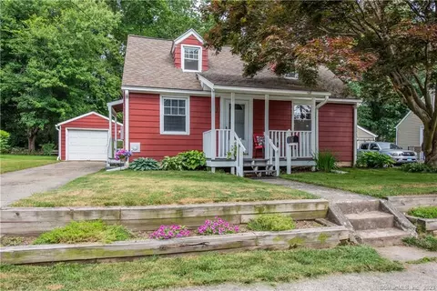 31 Deering Ln, Naugatuck, CT 06770