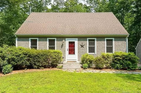 275 New London Tpke, Stonington, CT 06378