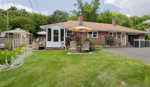 39 Viola St, Watertown, CT 06779