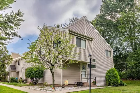 10 Cherokee Ct #10, Cromwell, CT 06416