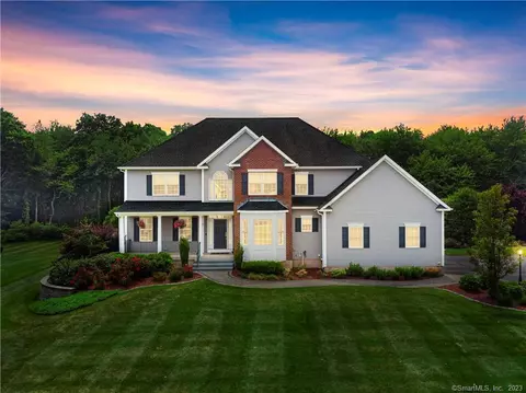 9 Congress Dr, Cromwell, CT 06416