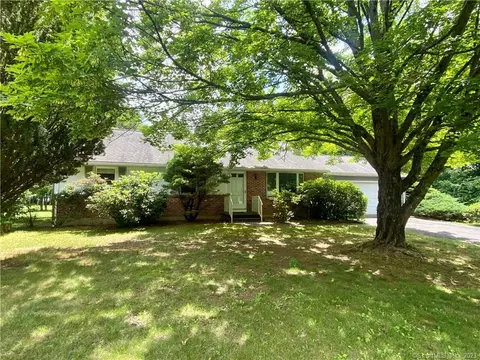 819 Moss Ln, Cheshire, CT 06410