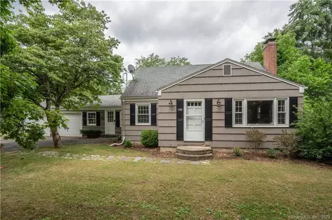 105 E Weatogue St, Simsbury, CT 06070