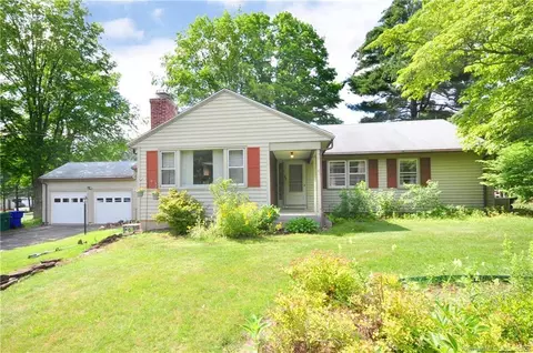 18 Burr Rd, Bloomfield, CT 06002