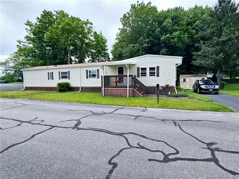 8 Erin Dr, Plainfield, CT 06374